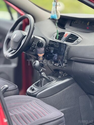 Renault Grand Scenic-5
