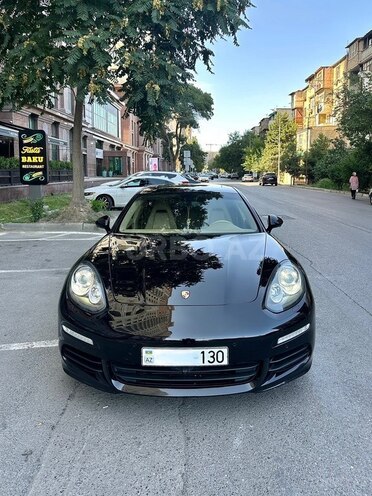 Porsche Panamera 4-1