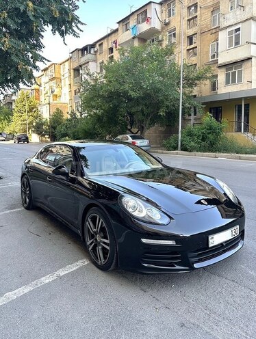 Porsche Panamera 4-2