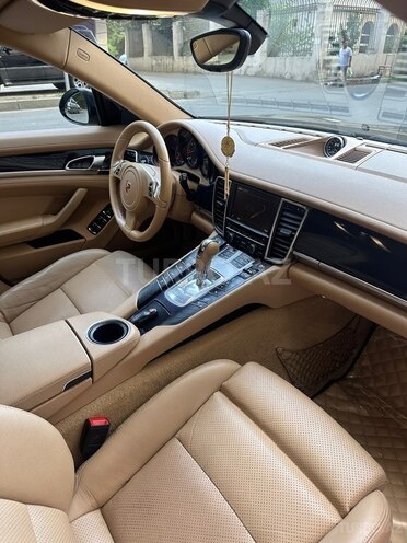 Porsche Panamera 4-6