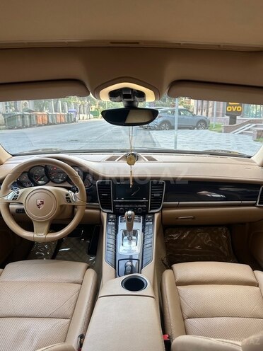Porsche Panamera 4-5