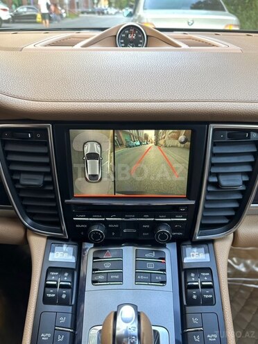 Porsche Panamera 4-9