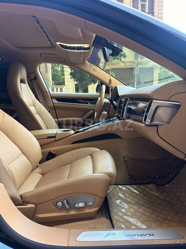 Porsche Panamera 4-7