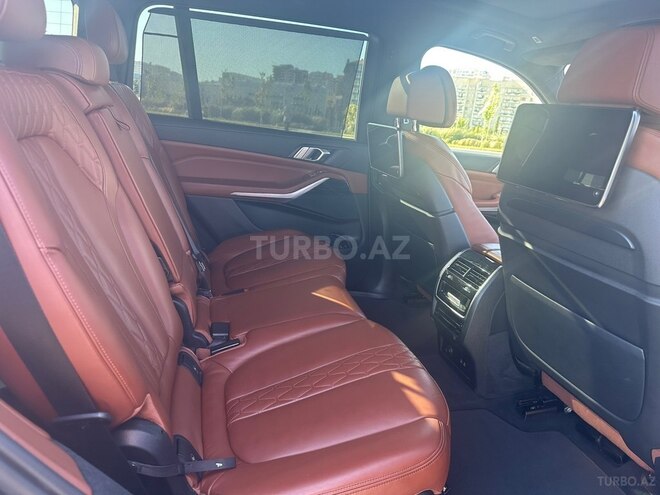 BMW X7-9