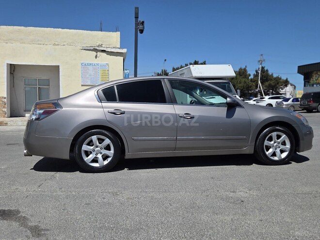 Nissan Altima-2