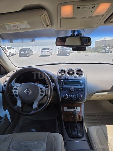 Nissan Altima-4
