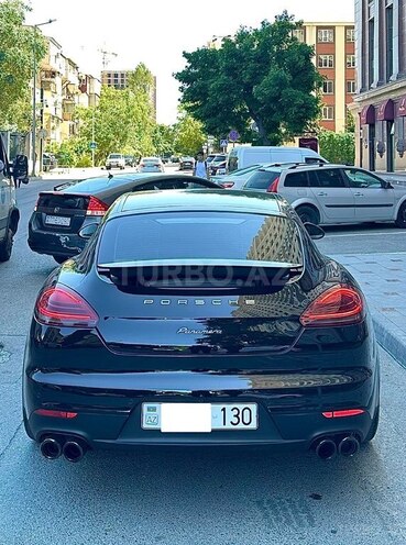 Porsche Panamera 4-3