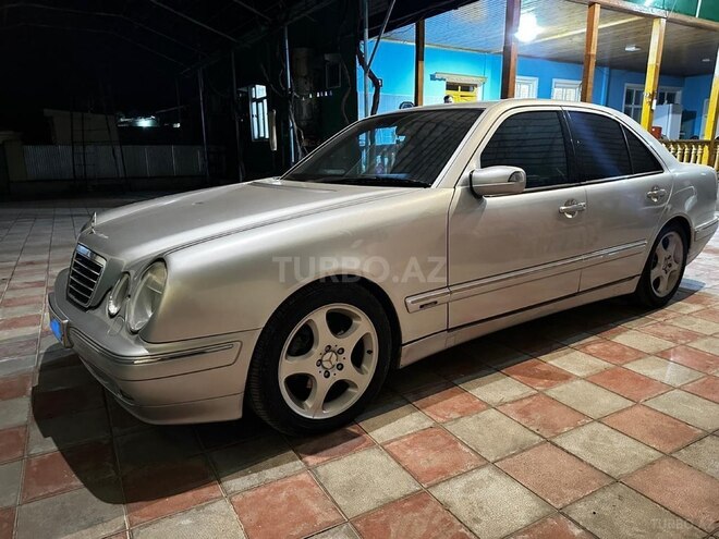 Mercedes E 240-1