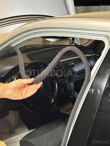 Mercedes E 240-9