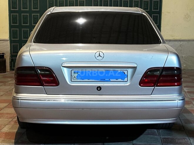 Mercedes E 240-5
