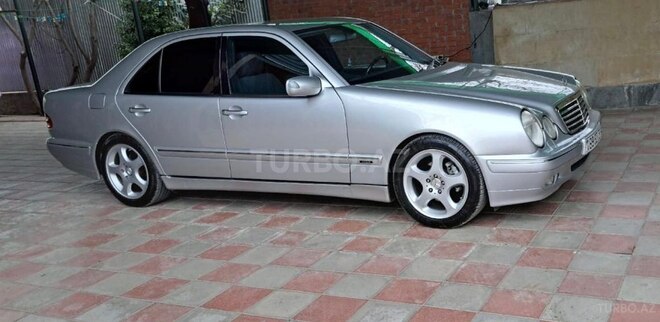 Mercedes E 240-3