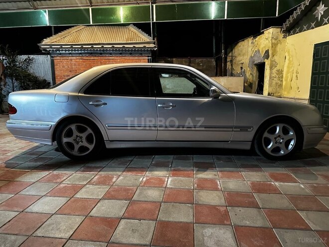 Mercedes E 240-6