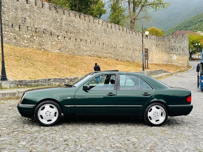 Mercedes E 280-4