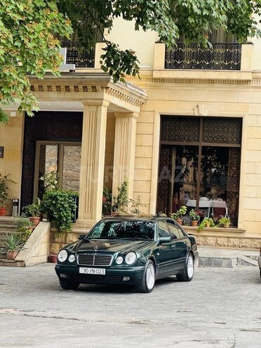Mercedes E 280-2