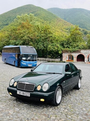 Mercedes E 280-5
