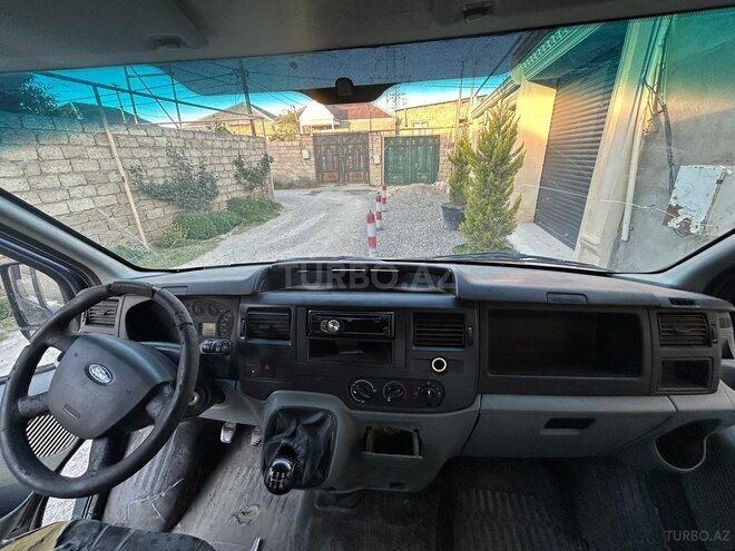 Ford Transit-5