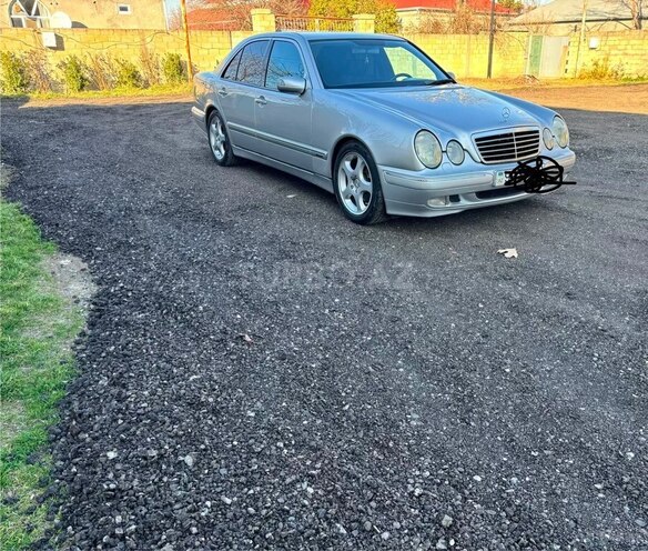 Mercedes E 240-2