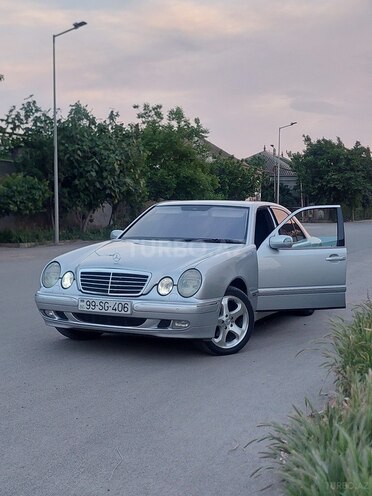Mercedes E 270-1
