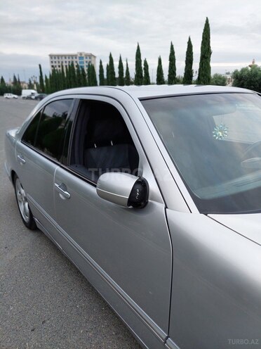 Mercedes E 270-2