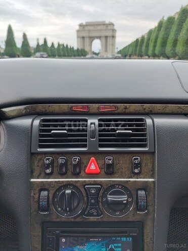 Mercedes E 270-8