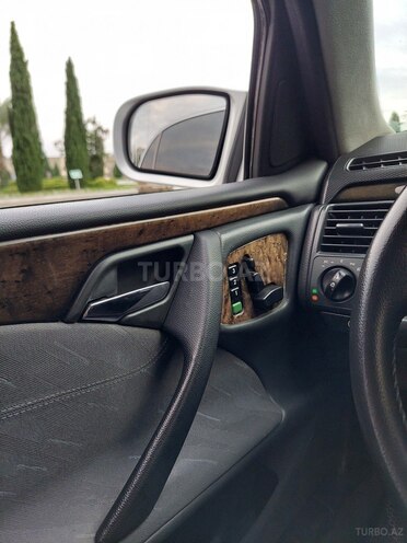 Mercedes E 270-7
