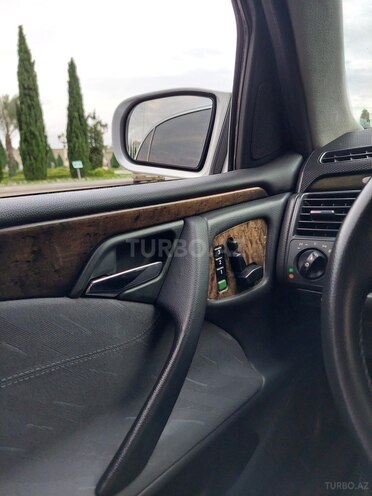 Mercedes E 270-4