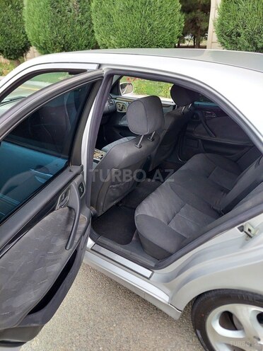 Mercedes E 270-10