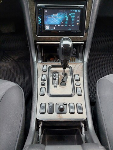 Mercedes E 270-6
