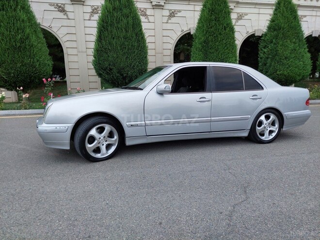 Mercedes E 270-12