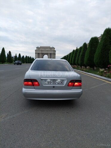 Mercedes E 270-18