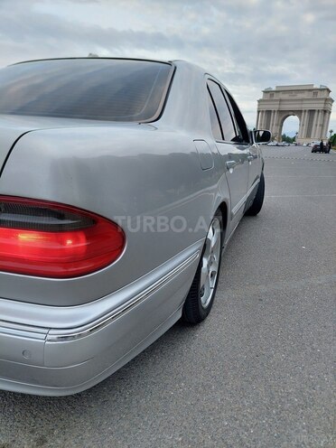 Mercedes E 270-17