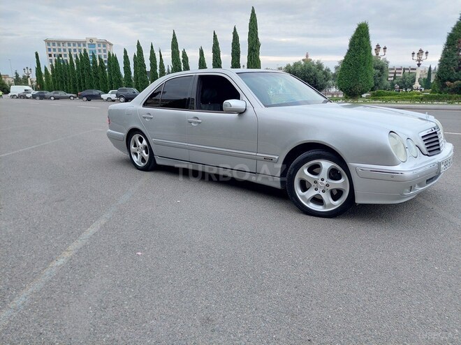 Mercedes E 270-13
