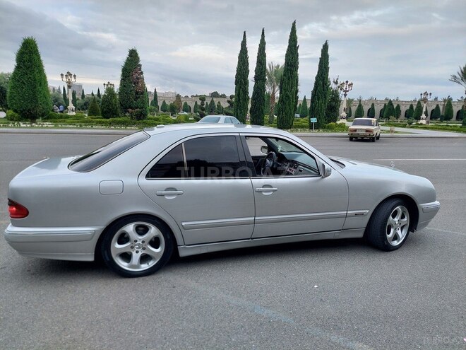 Mercedes E 270-16