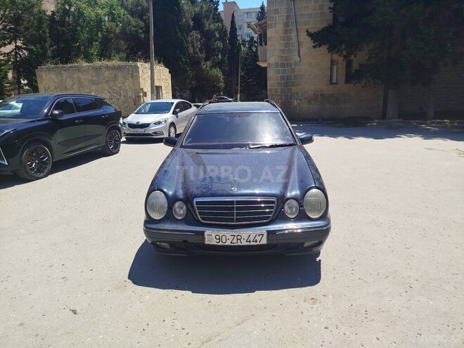 Mercedes E 270-1
