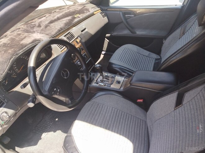 Mercedes E 270-5
