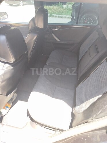 Mercedes E 270-7