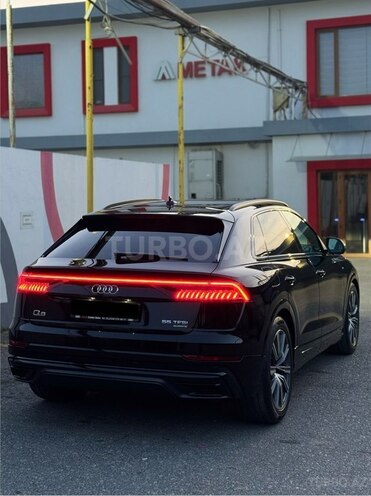 Audi Q8-5
