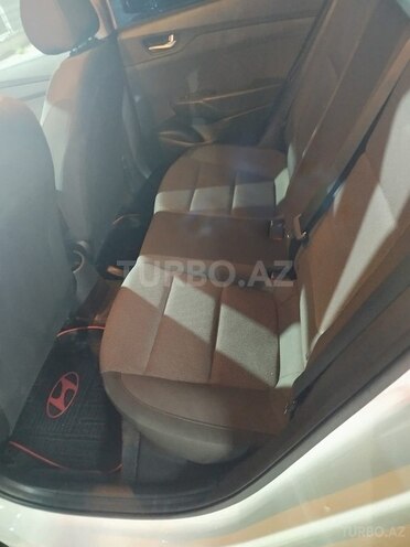Hyundai Accent-13