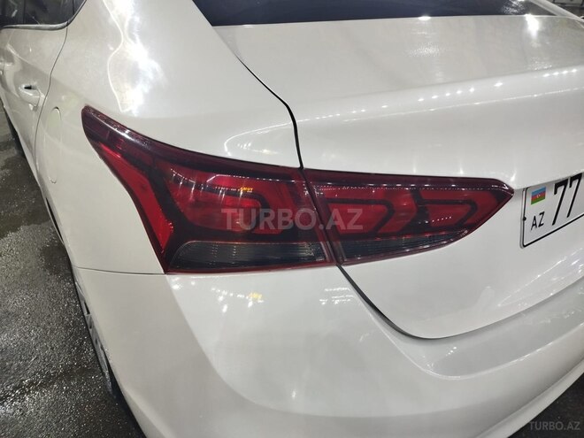 Hyundai Accent-10