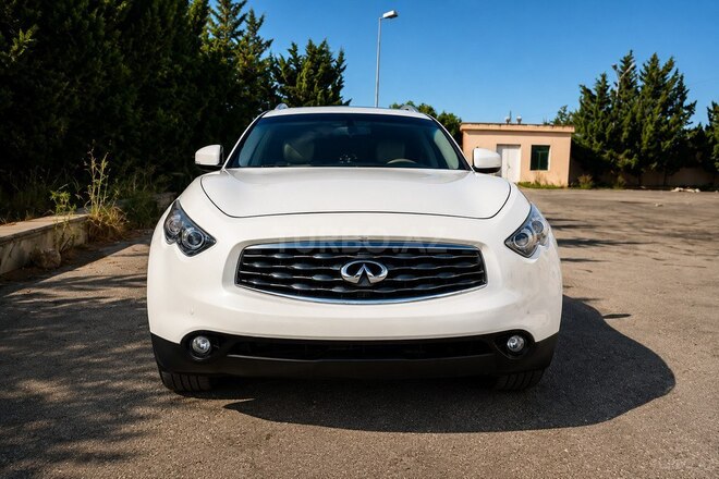 Infiniti FX35-1