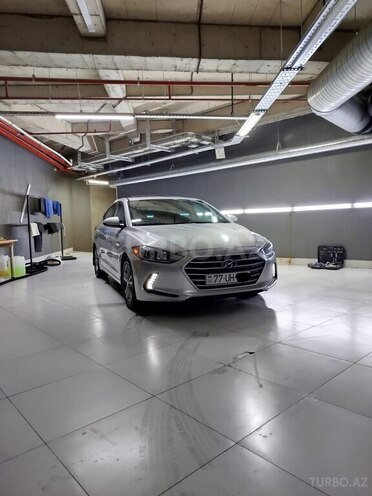 Hyundai Elantra-9