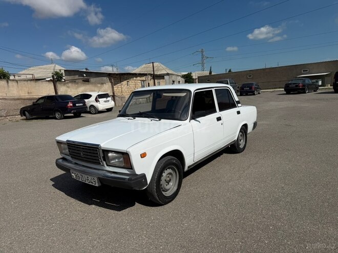LADA (VAZ) 2107-2