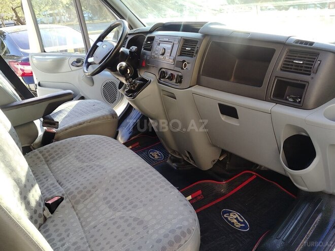 Ford Transit-5