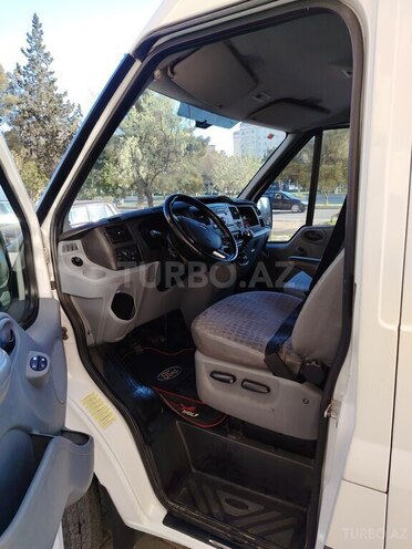 Ford Transit-6
