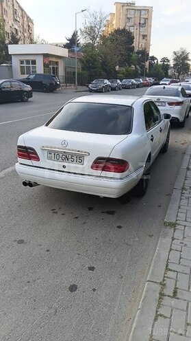 Mercedes 200-2