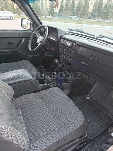 LADA (VAZ) Niva-13