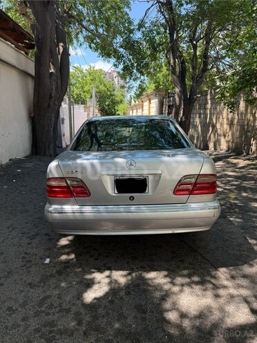 Mercedes E 240-3