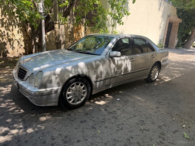 Mercedes E 240-2