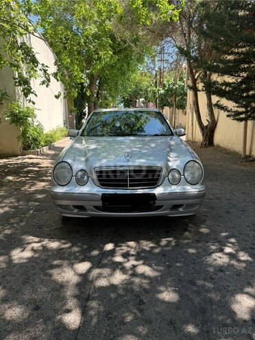 Mercedes E 240-1