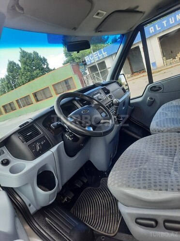 Ford Transit-5